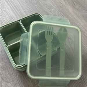 Lunchtime DoubleLock Bento Box in Green -NWOT
